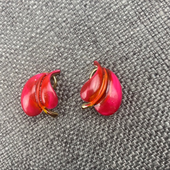 Vintage Red Curled Leaf Clip On Earrings - Picture 4 of 6
